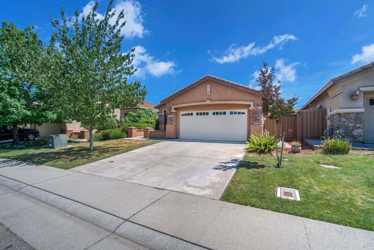 House for rent at 2066 Horseshoe Glen Circle, Folsom, CA 95630