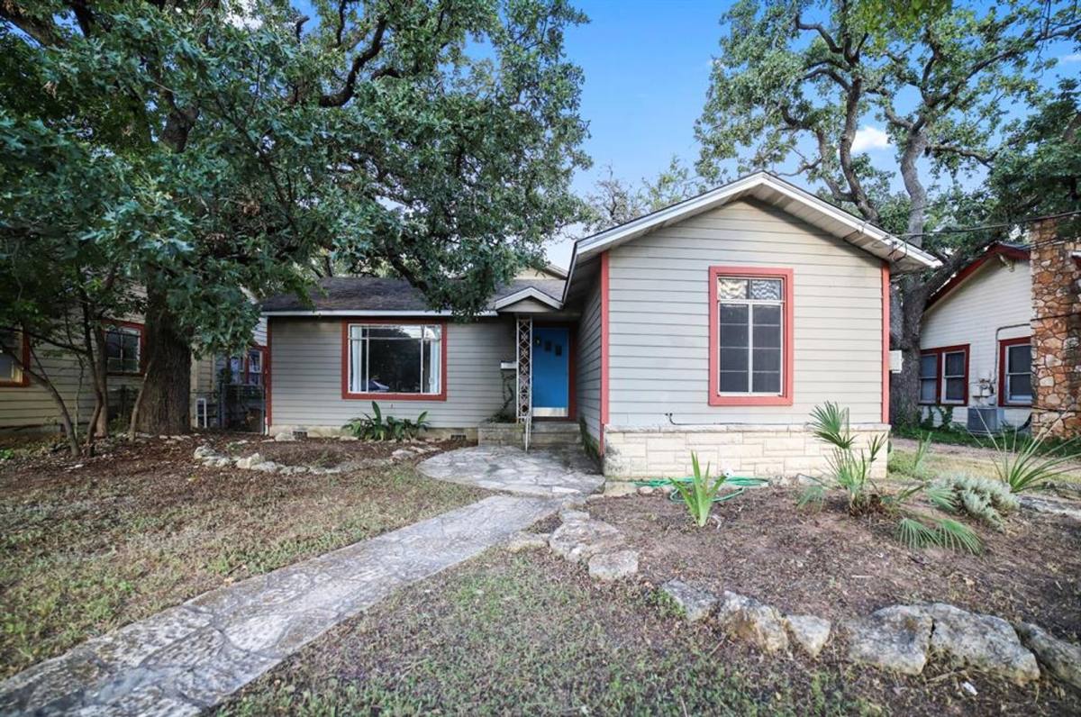 Apartment for rent at 2905 Robinson, Austin, TX 78722