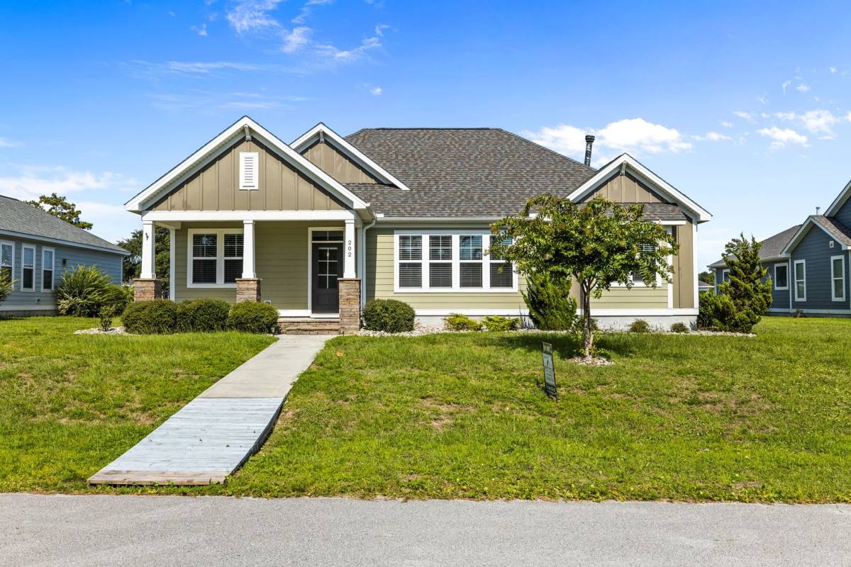 House for rent at 202 Seagrass Way, Newport, NC 28570