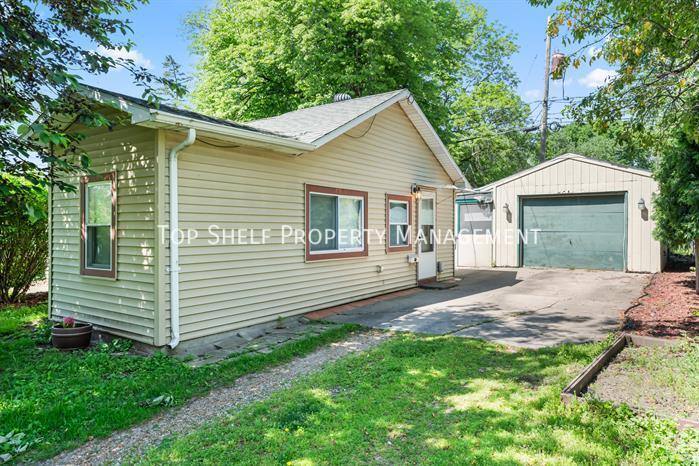 House for rent at 2400 37th St, Des Moines, IA 50310