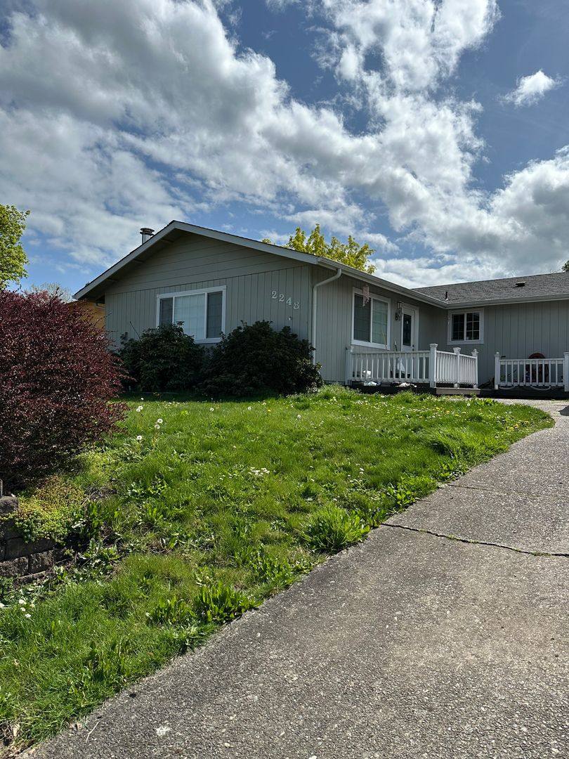 House for rent at 2248 La Canada Dr, Roseburg, OR 97471