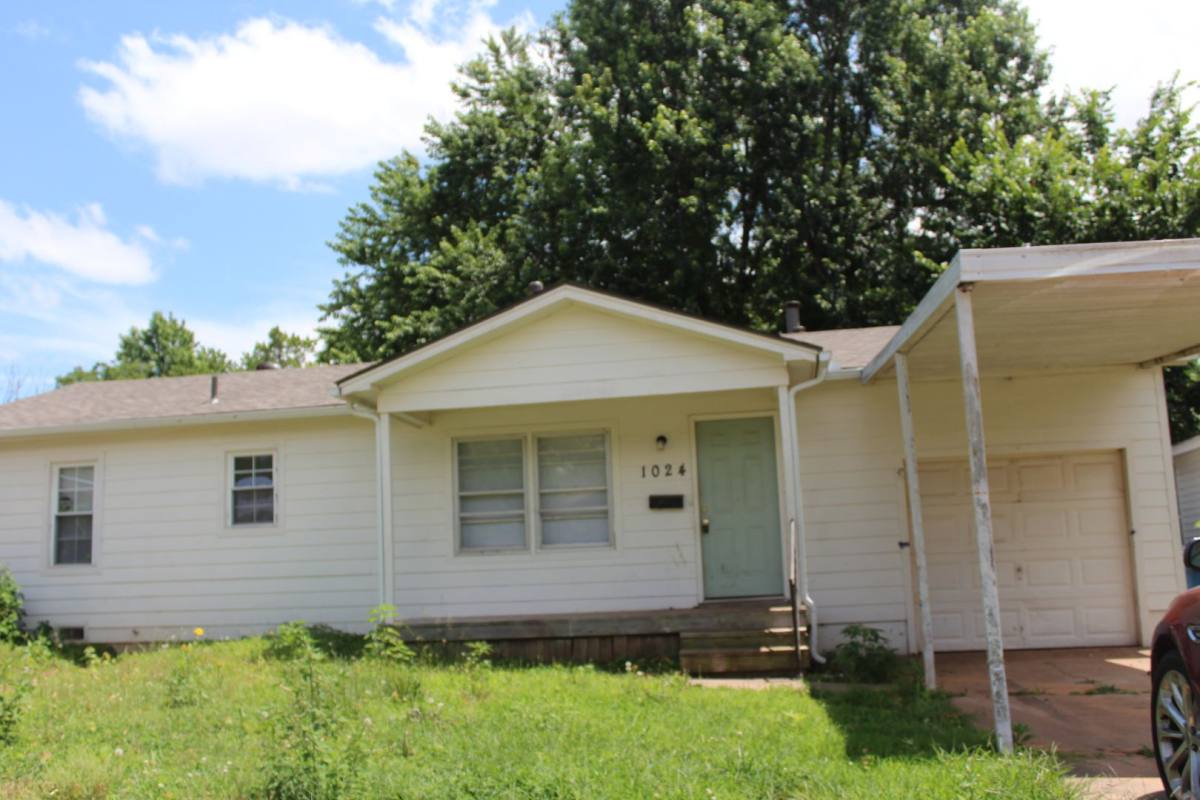 House for rent at 1024 S Holly Dr, Oklahoma City, OK 73110