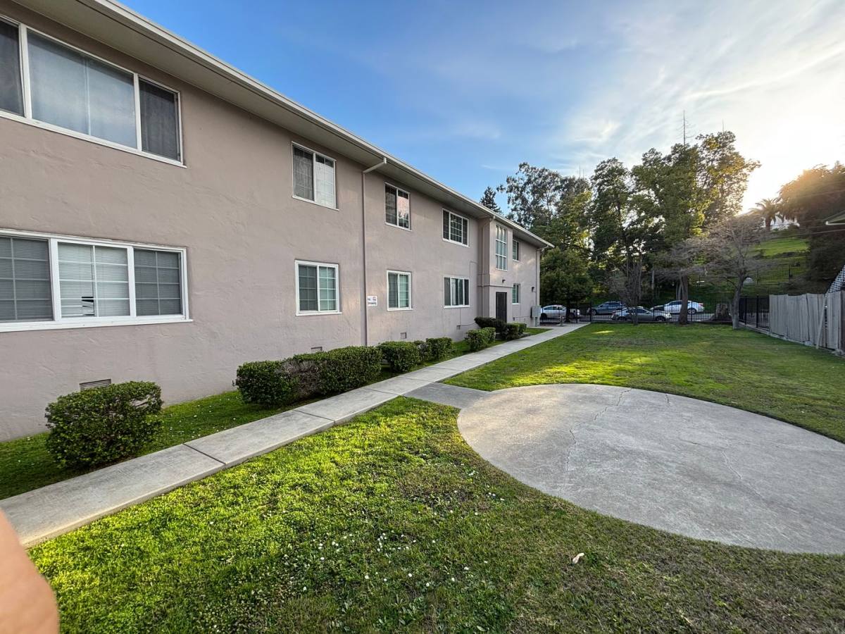 Apartment for rent at 6716 Macarthur Blvd, Oakland, CA 94605
