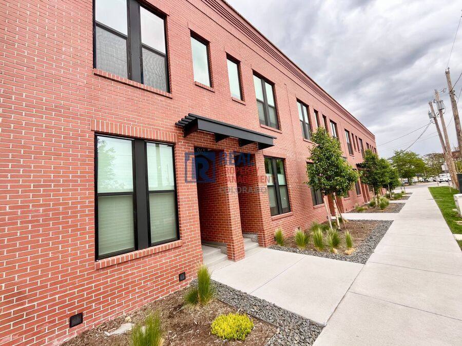 Townhouse for rent at 961 33rd St, Denver, CO 80205