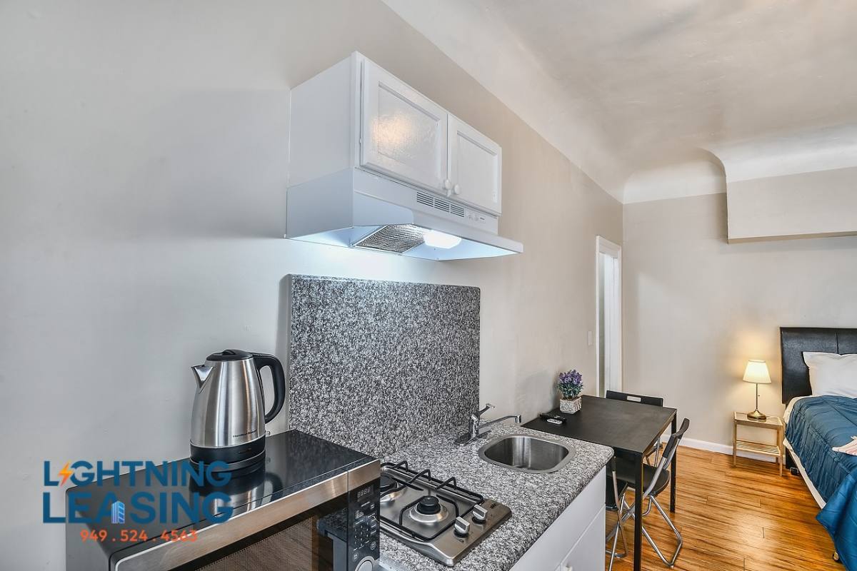 Apartment for rent at 727 S Alvarado St #203D, Los Angeles, CA 90057