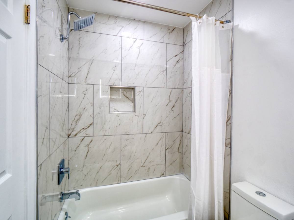 Apartment for rent at 301 N Alvarado St, Los Angeles, CA 90026