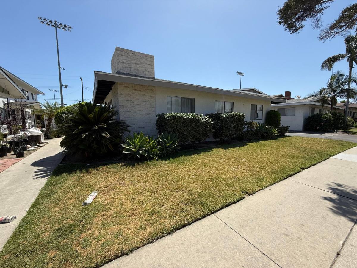 Apartment for rent at 8634 5th St, Downey, CA 90241