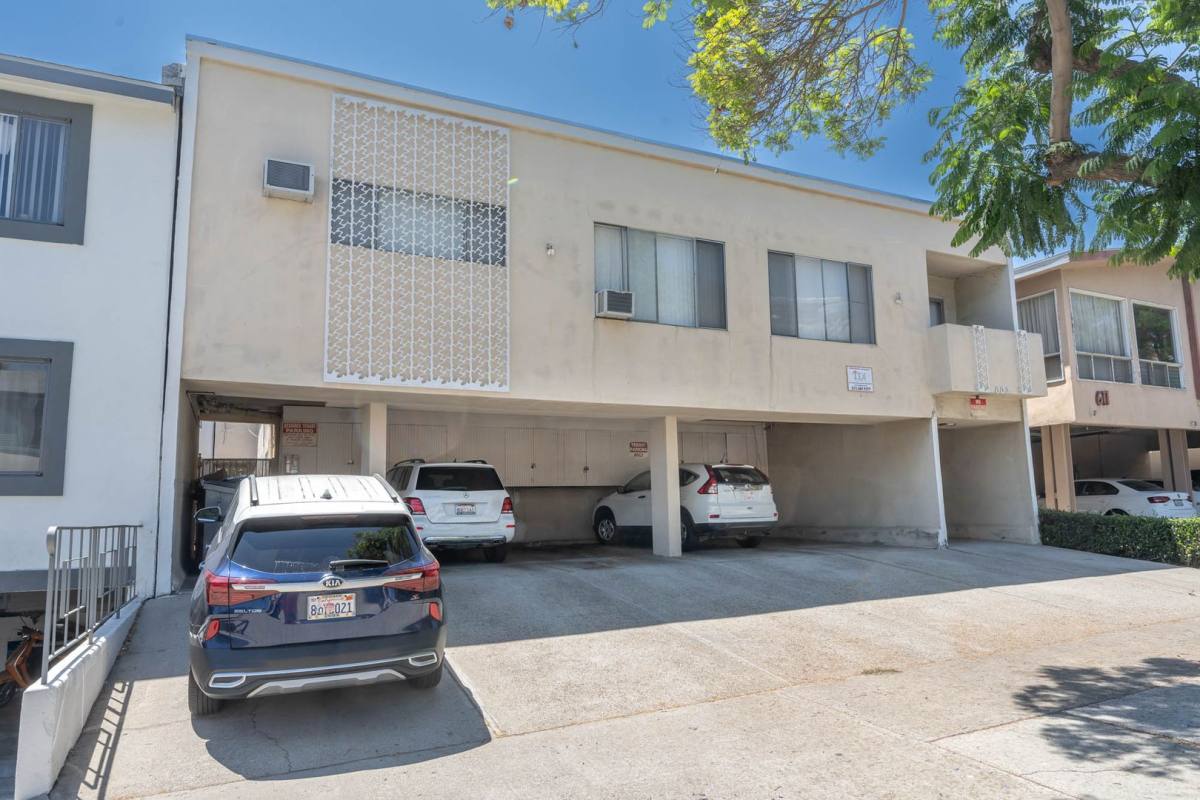 Apartment for rent at 607 N Flores St, Los Angeles, CA 90048