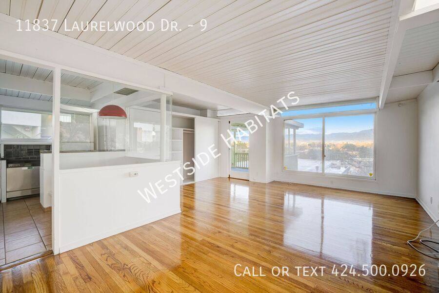 Apartment for rent at 11837 Laurelwood Dr #9, Studio City, CA 91604