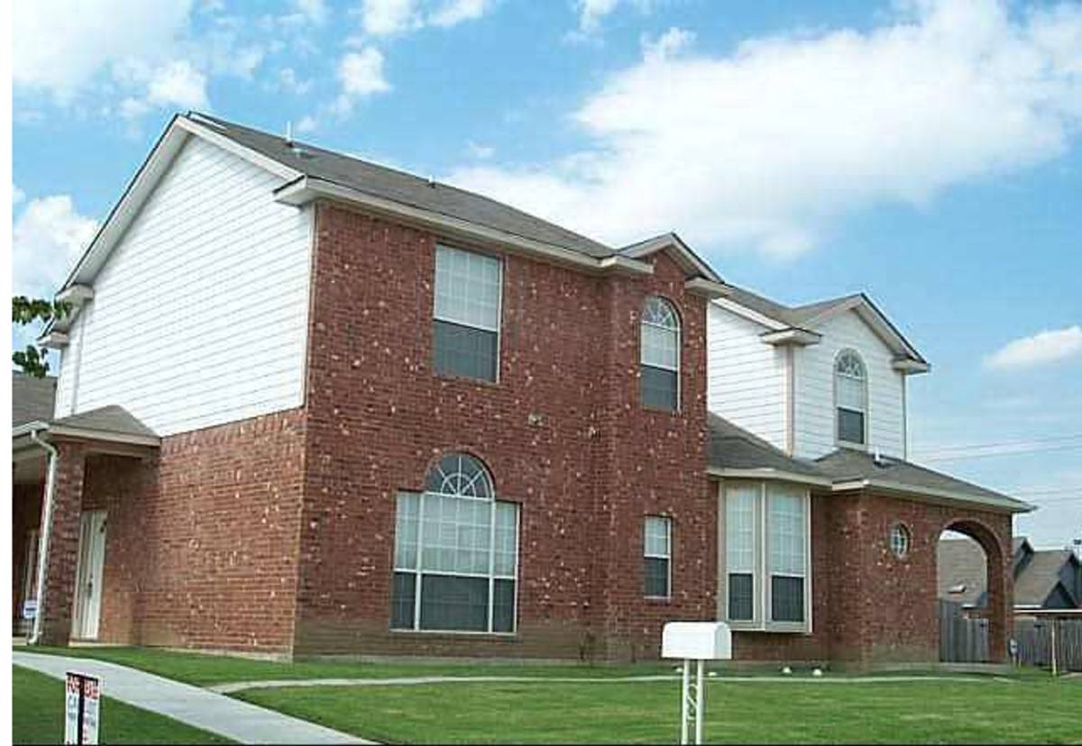 Apartment for rent at 815-819 Valleybrooke Dr, Arlington, TX 76001
