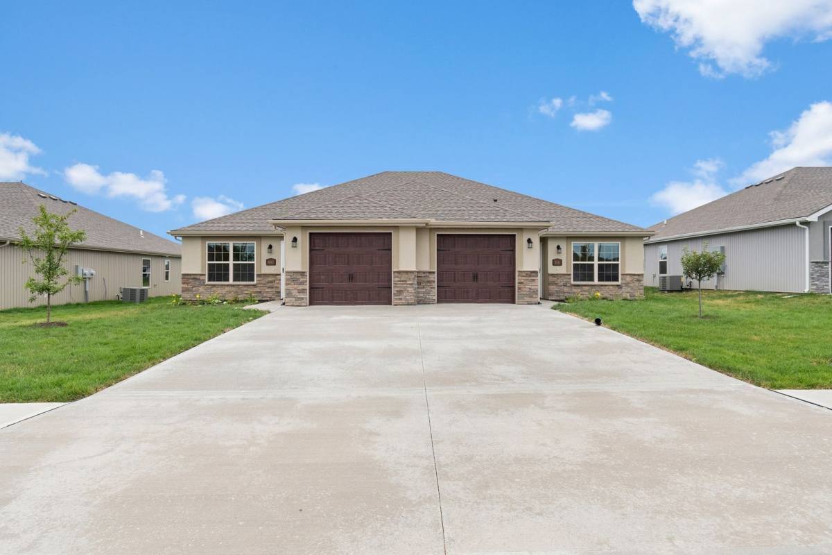 Townhouse for rent at 610 Fall Meadow Lane, Belton, MO 64012