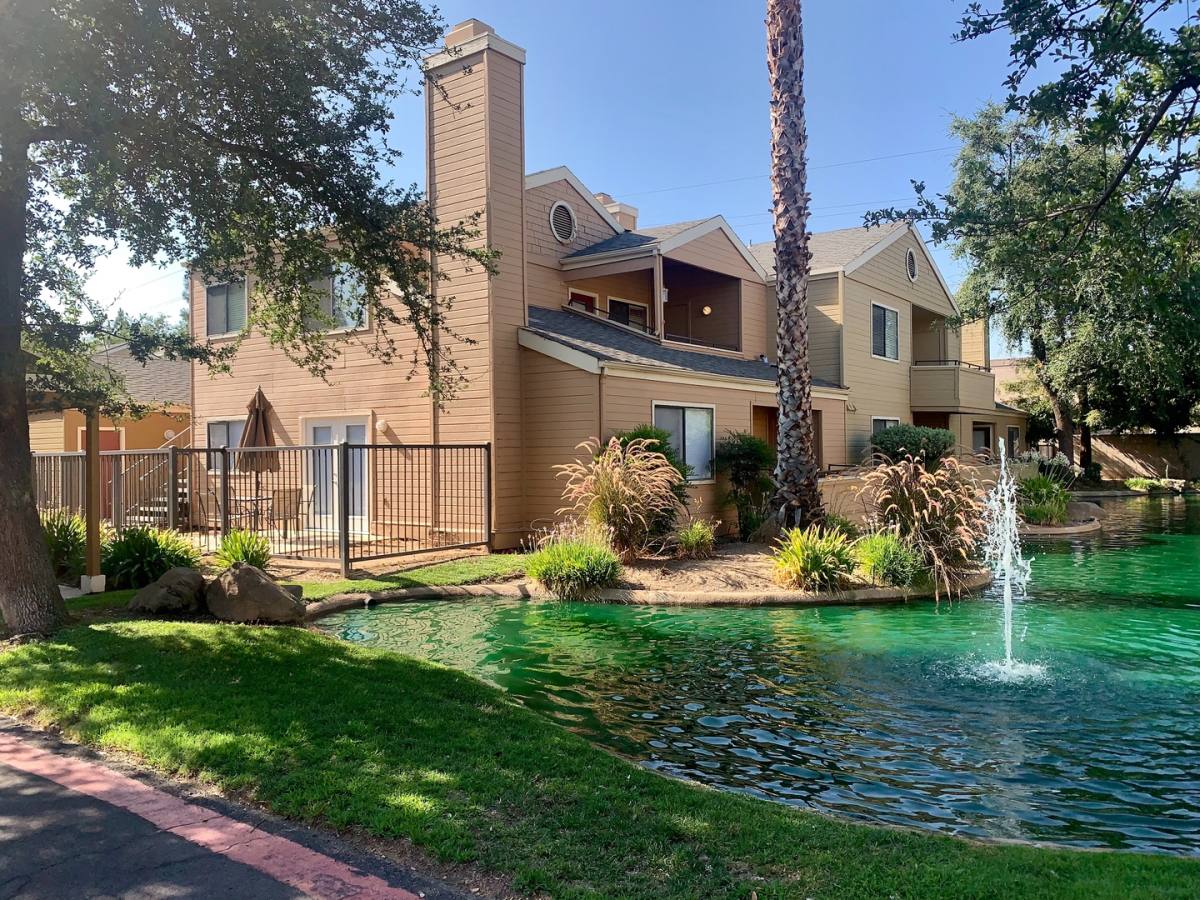 Condo for rent at 7675 N 1st St, Fresno, CA 93720