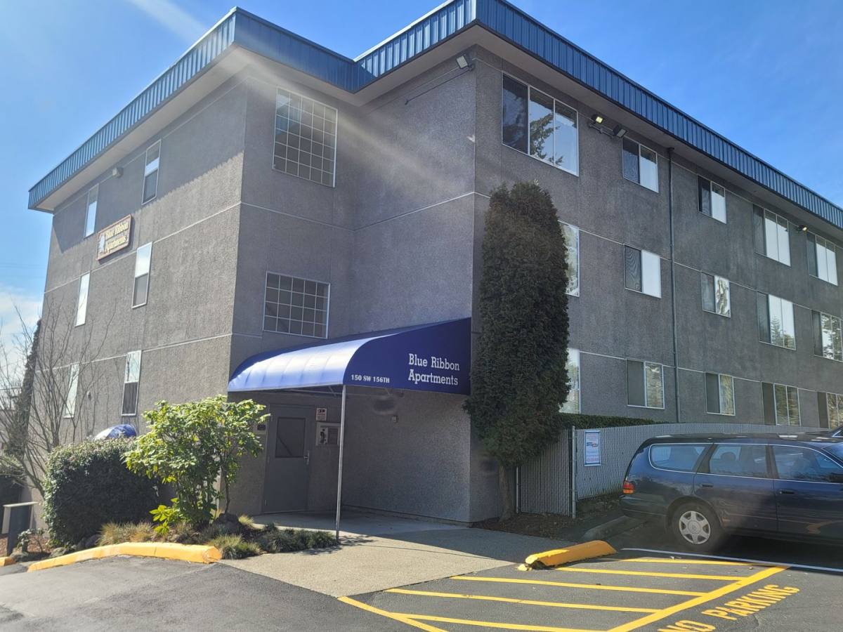 Apartment for rent at 150 SW 156th St, Seattle, WA 98166