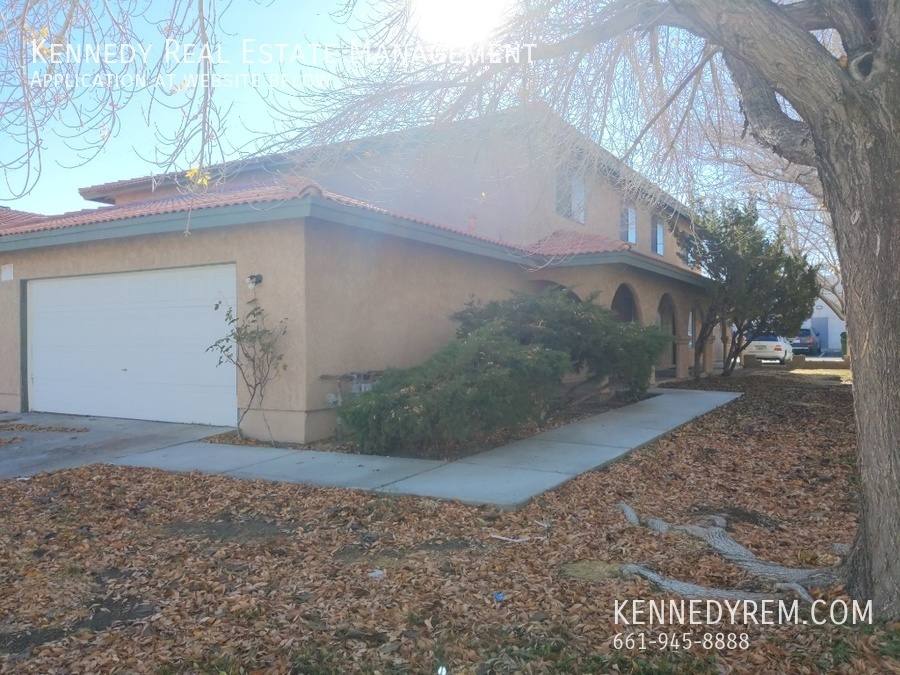 Townhouse for rent at 1738 W Ave J-15 #4, Lancaster, CA 93534