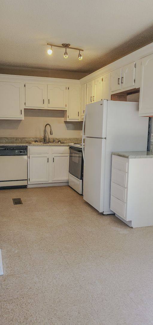 Apartment for rent at 1604 Oakhill Dr, Murray, KY 42071
