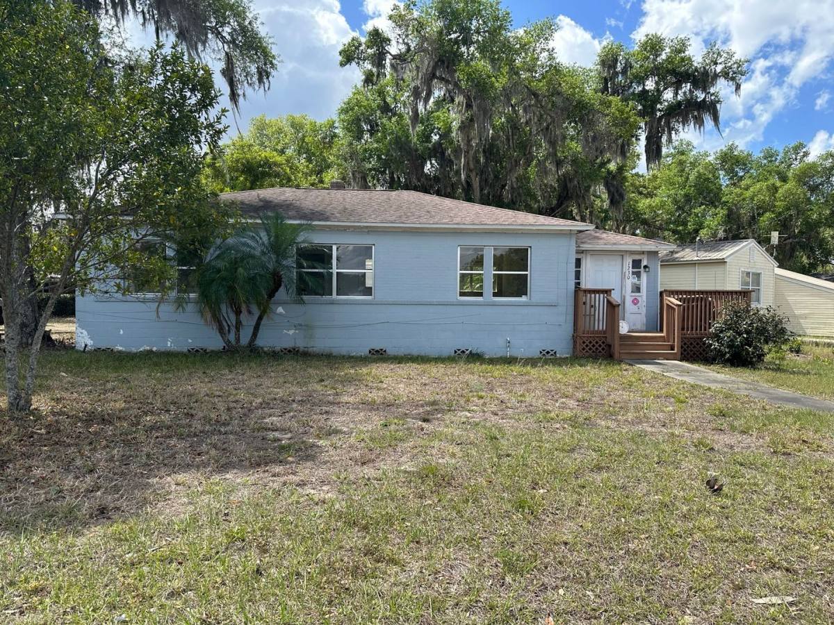 House for rent at 1230 E Orange Ave, Eustis, FL 32726