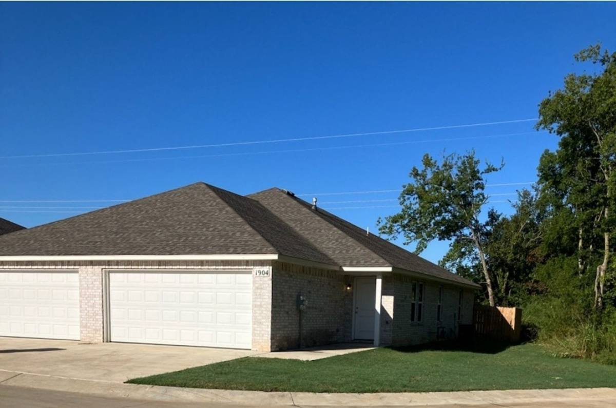 House for rent at 1511 Rosewood Dr, Wagoner, OK 74467
