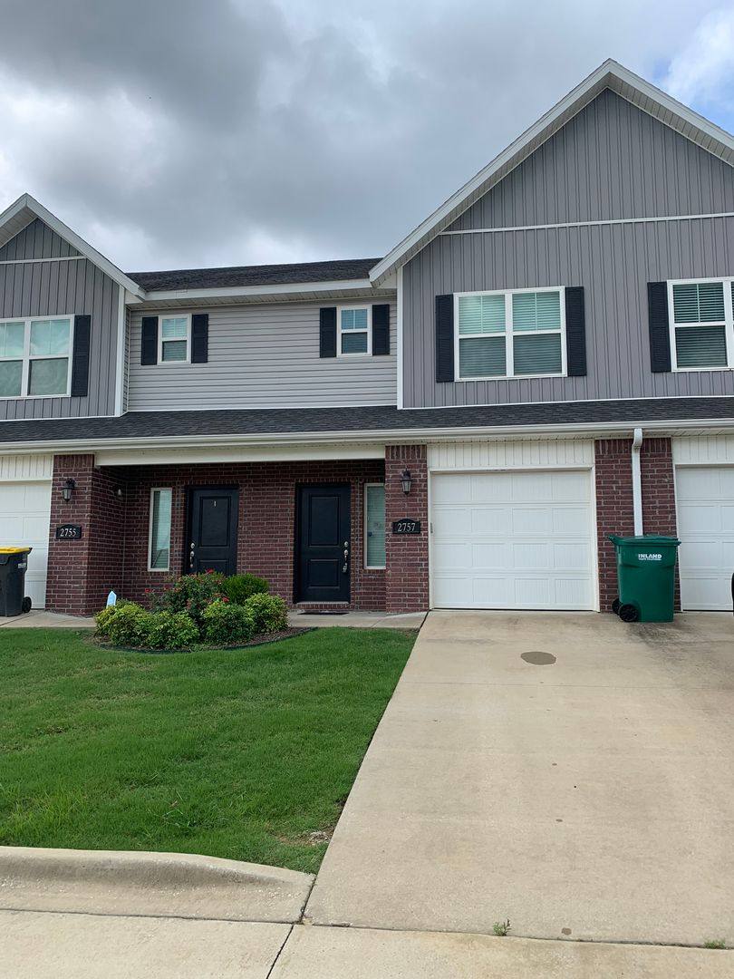 Townhouse for rent at 2757 W Kilimanjaro Way, Rogers, AR 72756