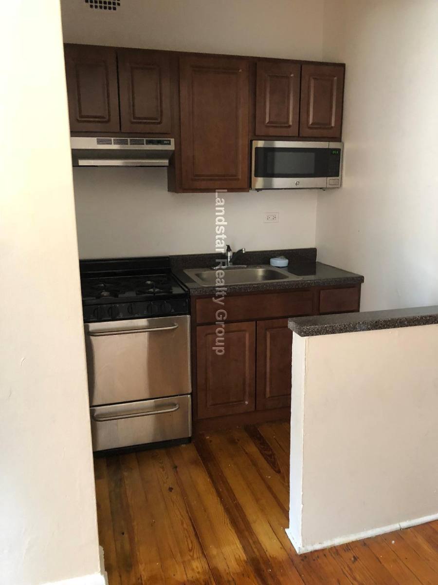 House for rent at 948 W Cuyler Ave #312, Chicago, IL 60657