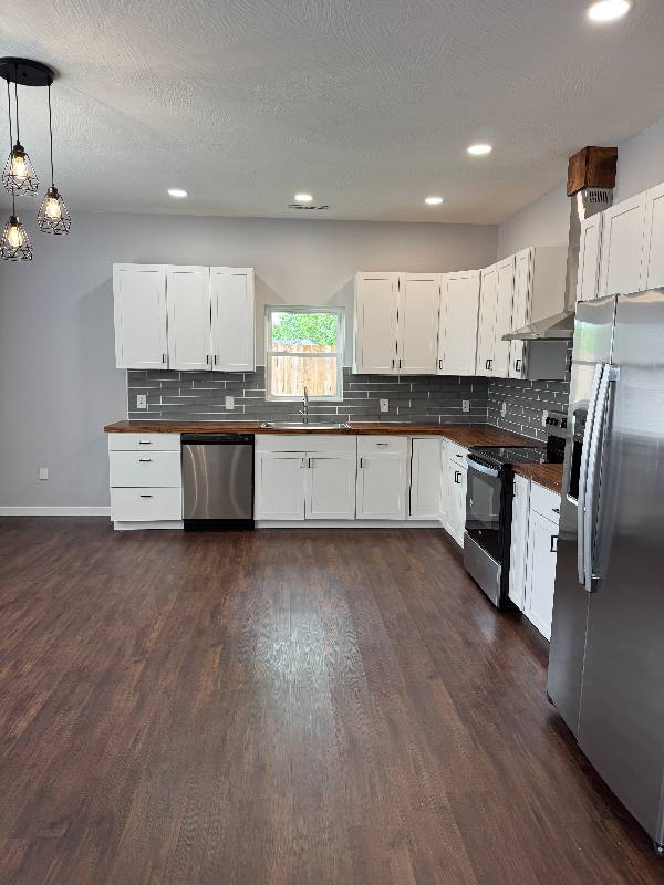 Apartment for rent at 106 108 N Claud Ave #108, Bolivar, MO 65613