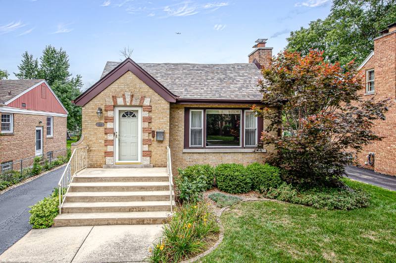 House for rent at 9136 Sproat Ave, Oak Lawn, IL 60453