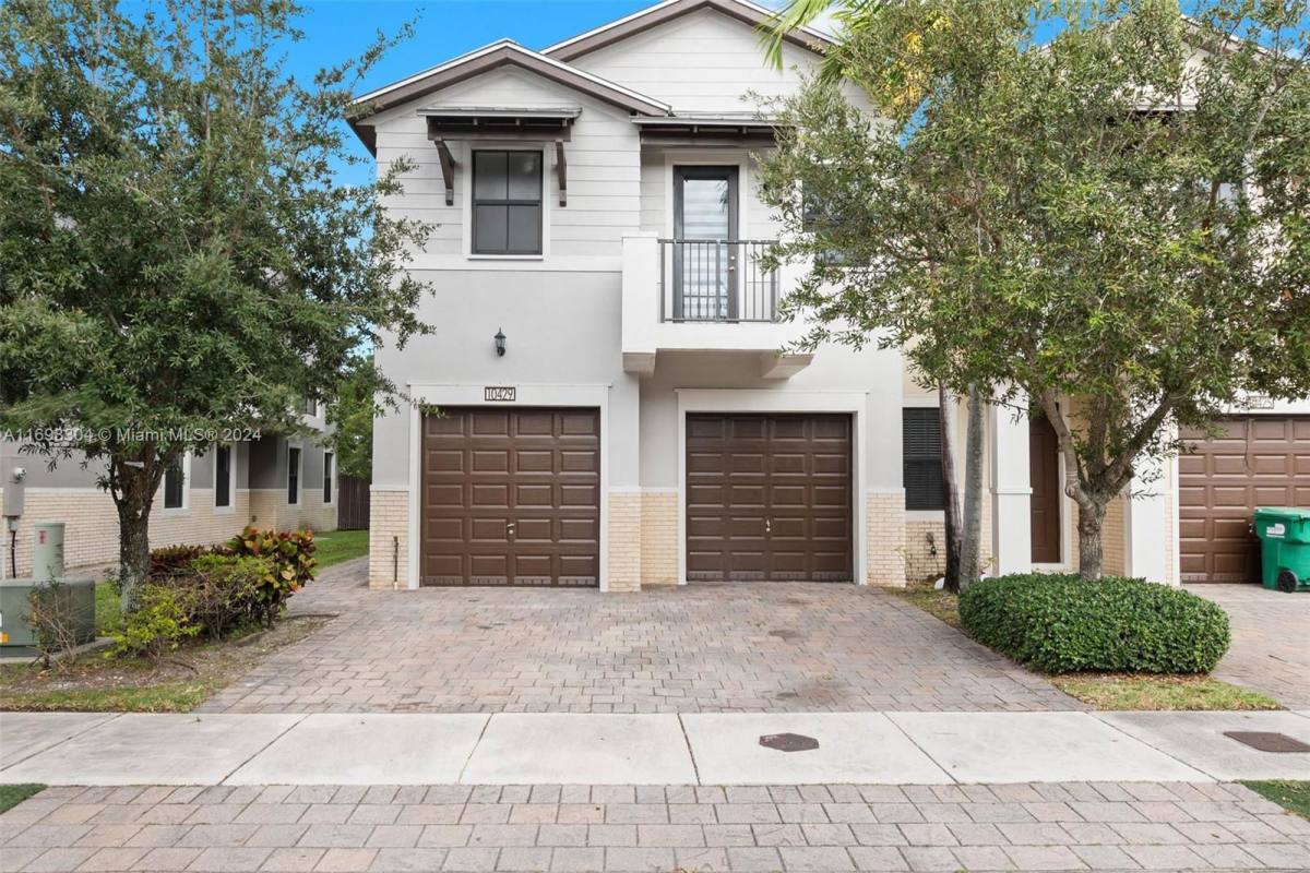 Townhouse for rent at 10429 NW 61 Lane, Miami, FL 33178