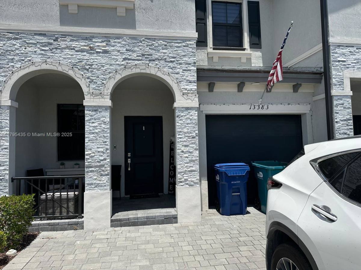 Townhouse for rent at 13383 SW 287th Terrace, Homestead, FL 33033