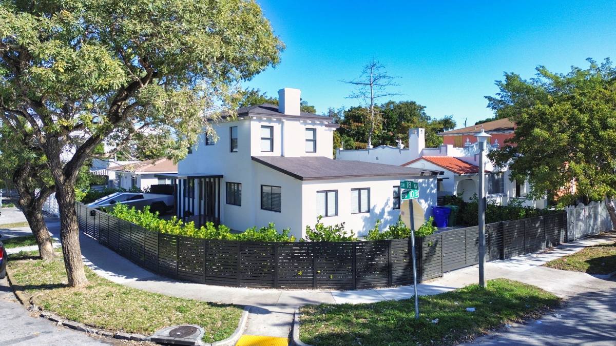 House for rent at 927 SW 18th Ave, Miami, FL 33135