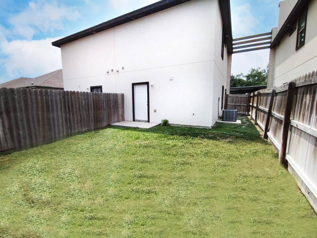 Townhouse for rent at 1226 Underpass Dr #1, Edinburg, TX 78541