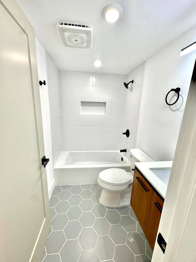 Apartment for rent at 828 E Woodlawn Ave #B, Philadelphia, PA 19138