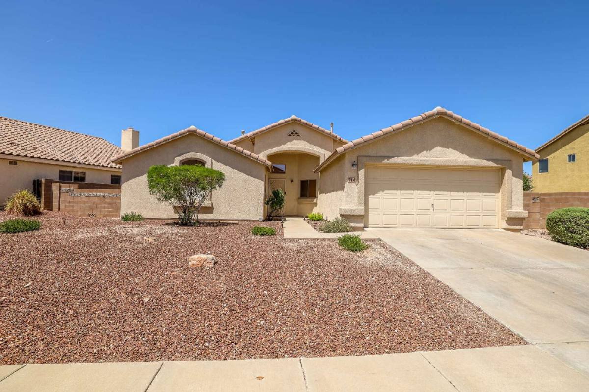House for rent at 710 S Smokey Mountains Rd, Tucson, AZ 85748