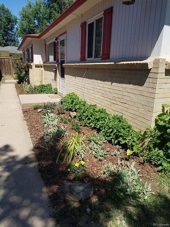 Townhouse for rent at 6105 S Sterne Parkway, Littleton, CO 80120