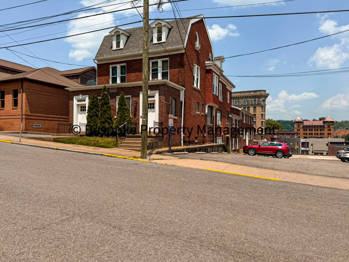 Apartment for rent at 356 Washington Ave #1-D, Clarksburg, WV 26301