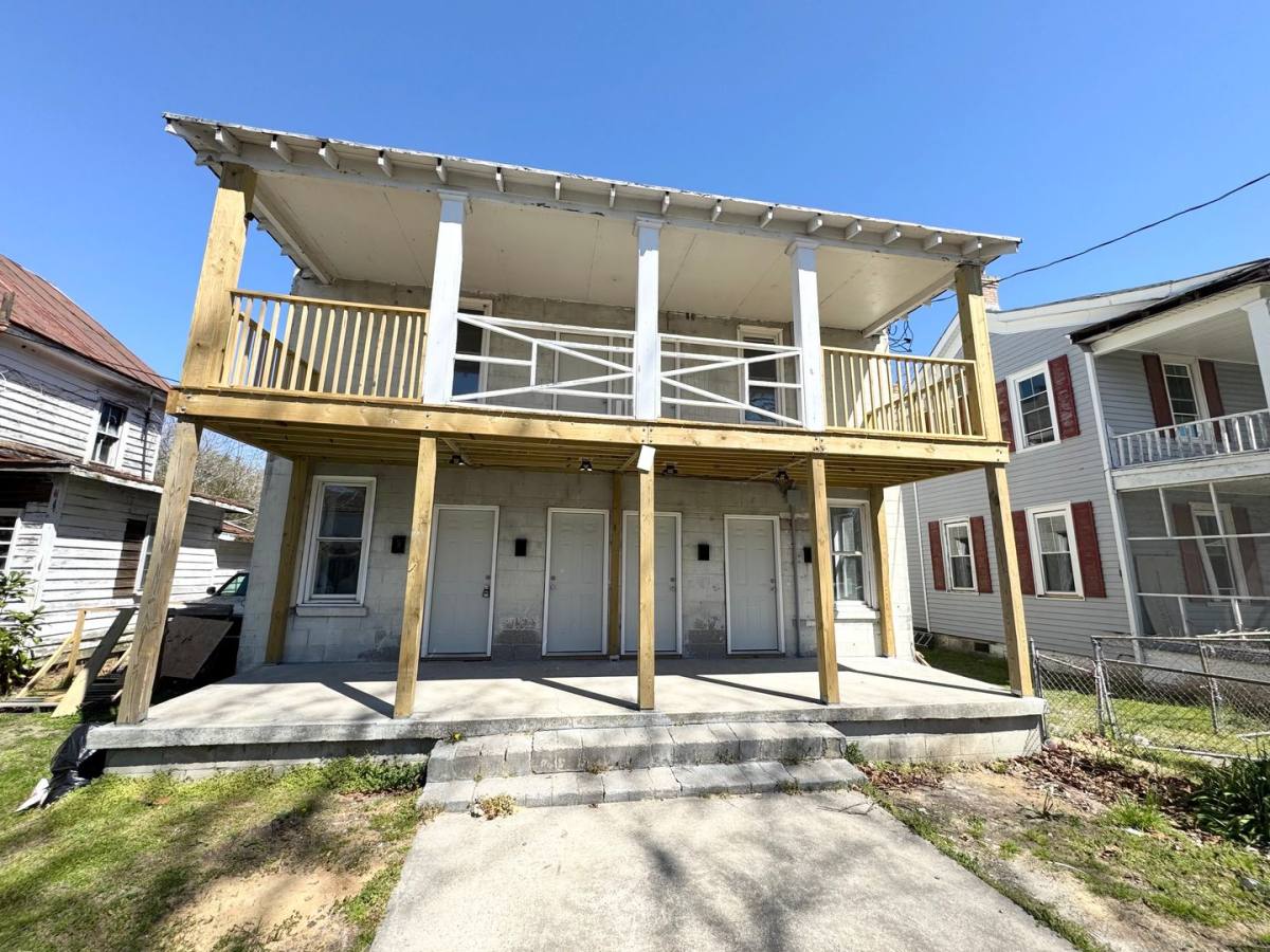 Apartment for rent at 211 E Gale St, Edenton, NC 27932