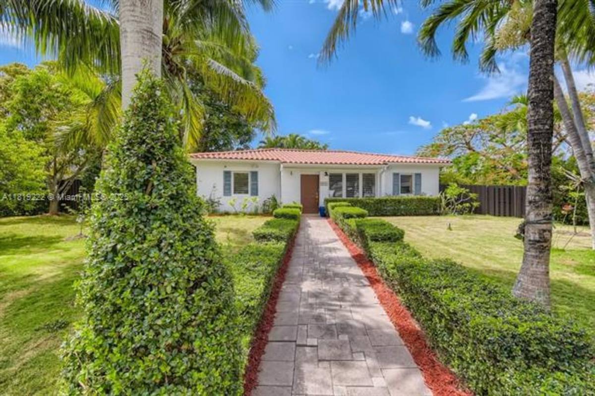 House for rent at 6890 SW 51st St, Miami, FL 33155