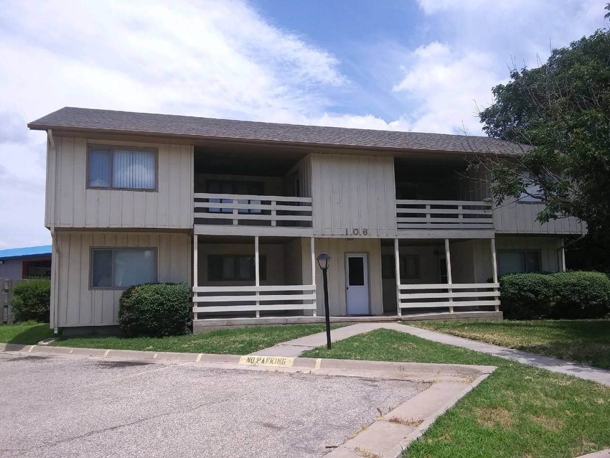 Apartment for rent at 106 Cherry Hills Court, Hesston, KS 67062