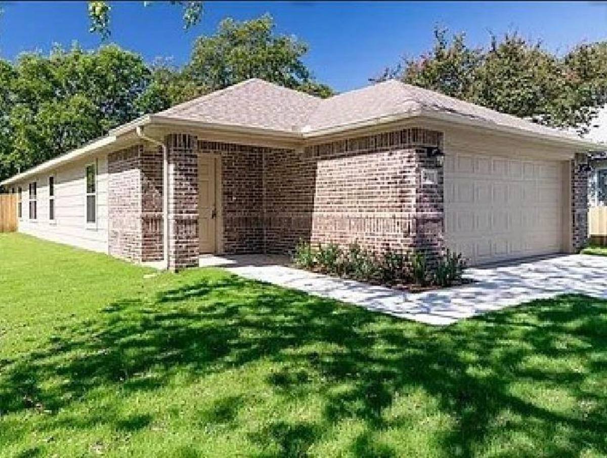 House for rent at 401 Ritchey St, Gainesville, TX 76240