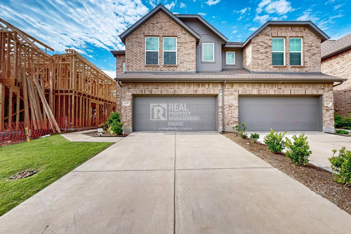Townhouse for rent at 1371 Hill Country Place, Celina, TX 75009