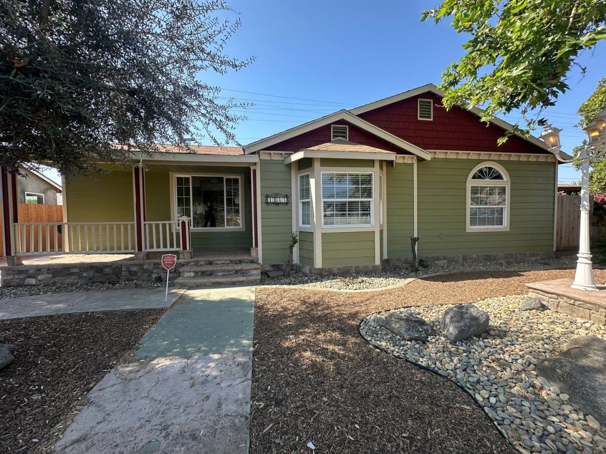 Apartment for rent at 1085 Academy Ave, Tulare, CA 93274