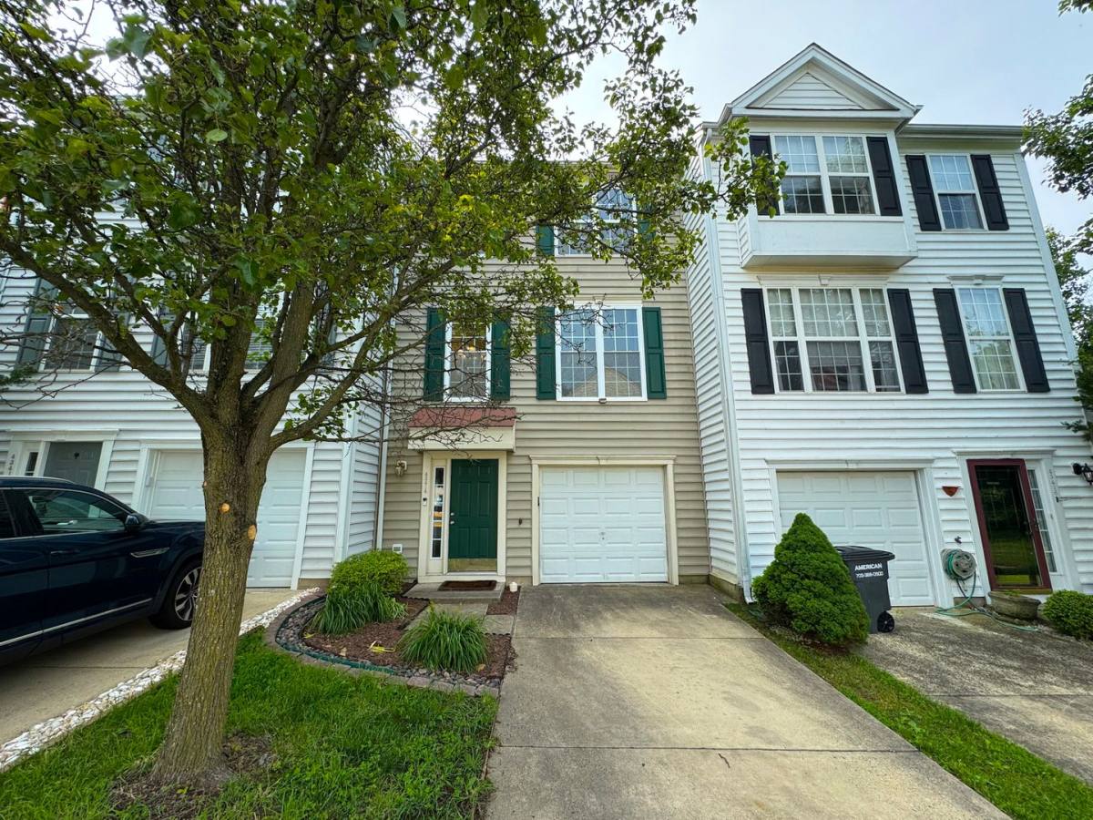 Townhouse for rent at 43414 Nottingham Square, Ashburn, VA 20147