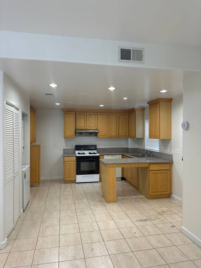 Apartment for rent at 148 N Mar Vista Ave, Pasadena, CA 91106