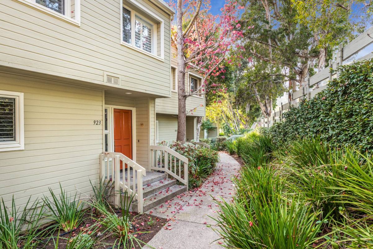 Townhouse for rent at 923 Weldon Rd, Santa Barbara, CA 93109