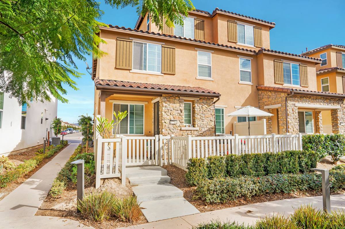 Townhouse for rent at 1716 Moon Orchid Ave, Chula Vista, CA 91913