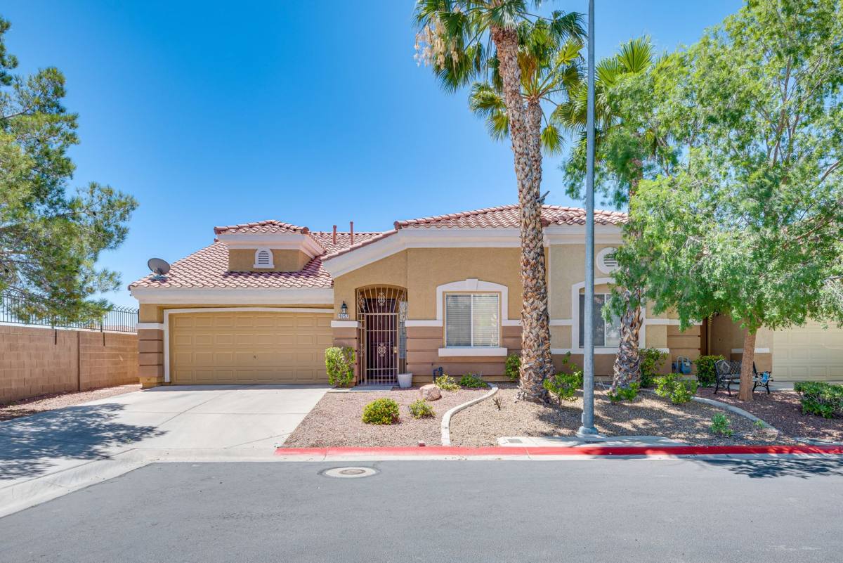 Townhouse for rent at 9257 Blue Flax Place, Las Vegas, NV 89148