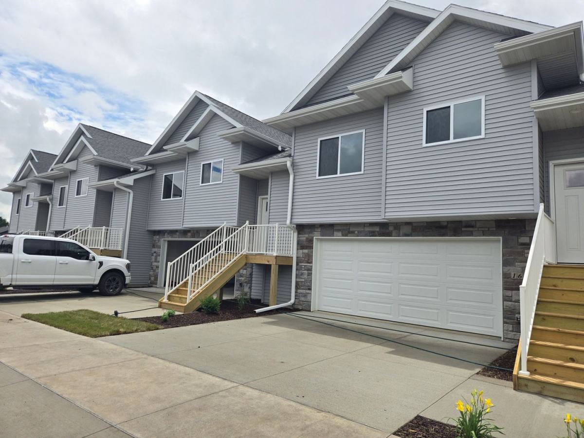 Apartment for rent at 1609-1615 Aspen Court, North Liberty, IA 52317
