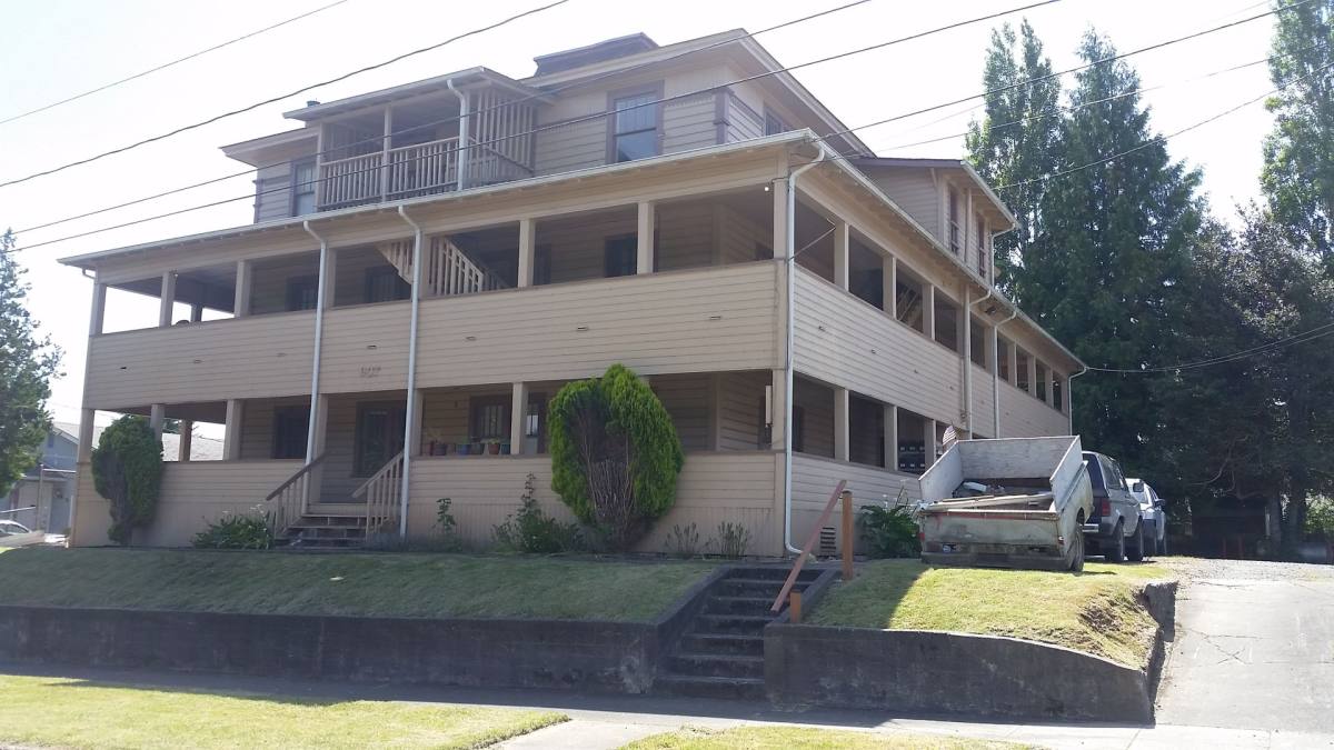 Apartment for rent at 907 N Dean St, Coquille, OR 97423