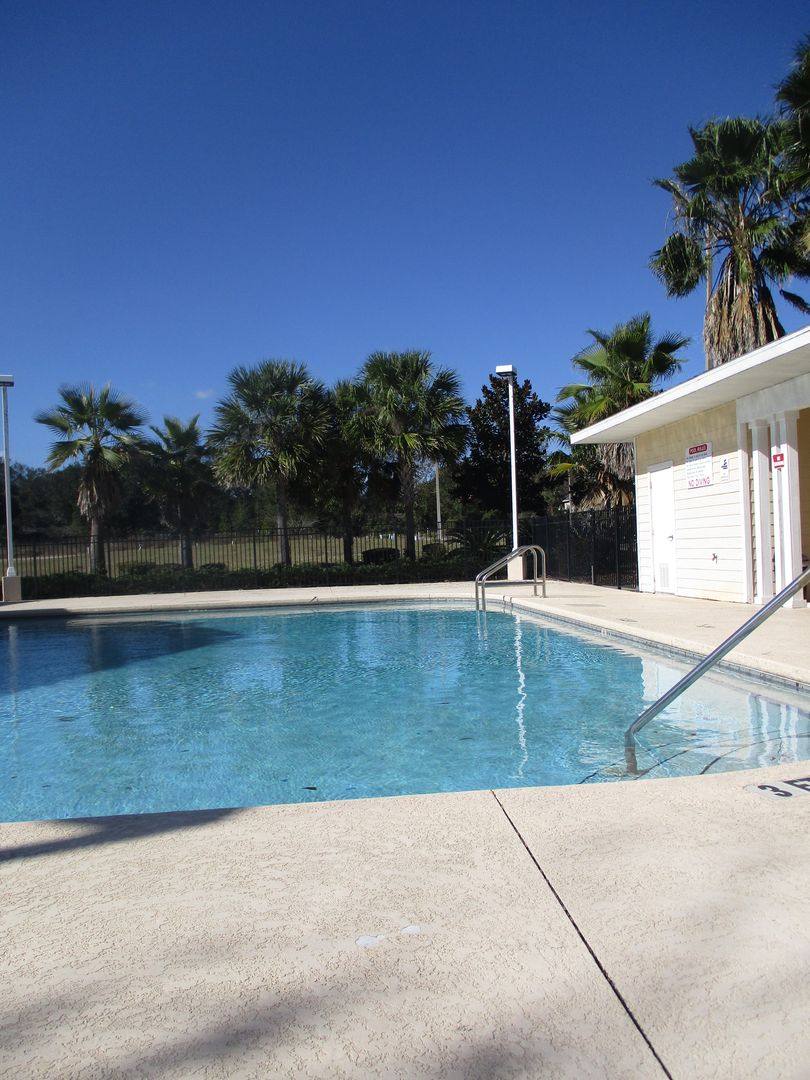Townhouse for rent at 1577 NW 29th Rd, Gainesville, FL 32605