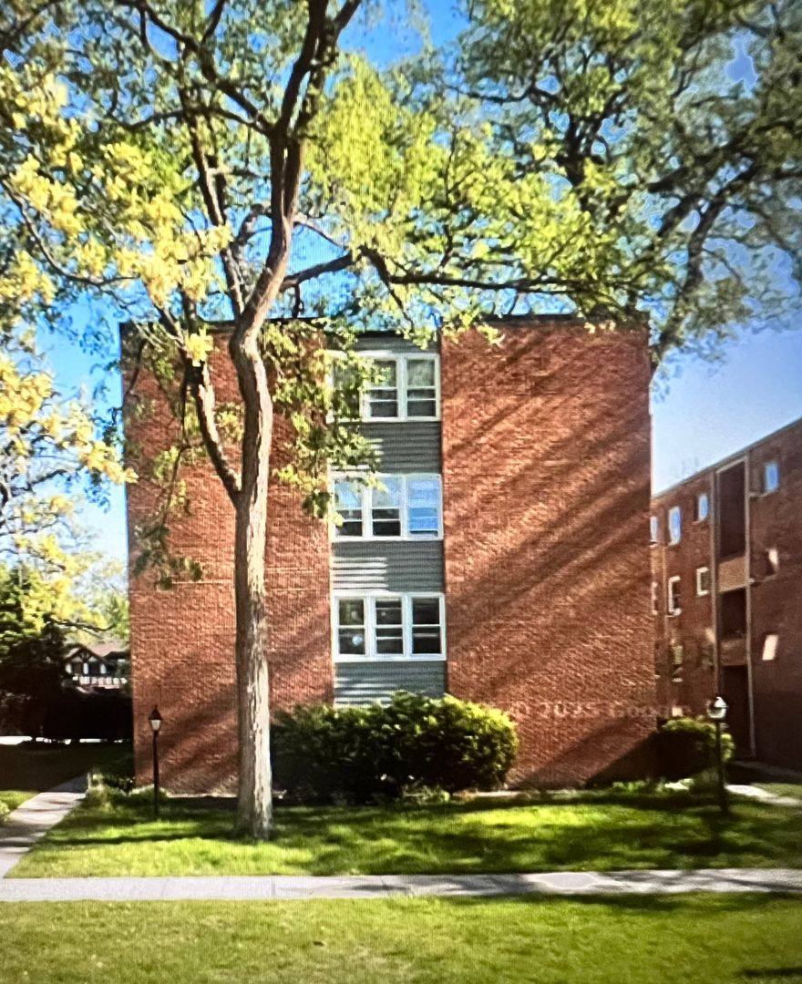 Apartment for rent at 2725-27 Central St, Evanston, IL 60201