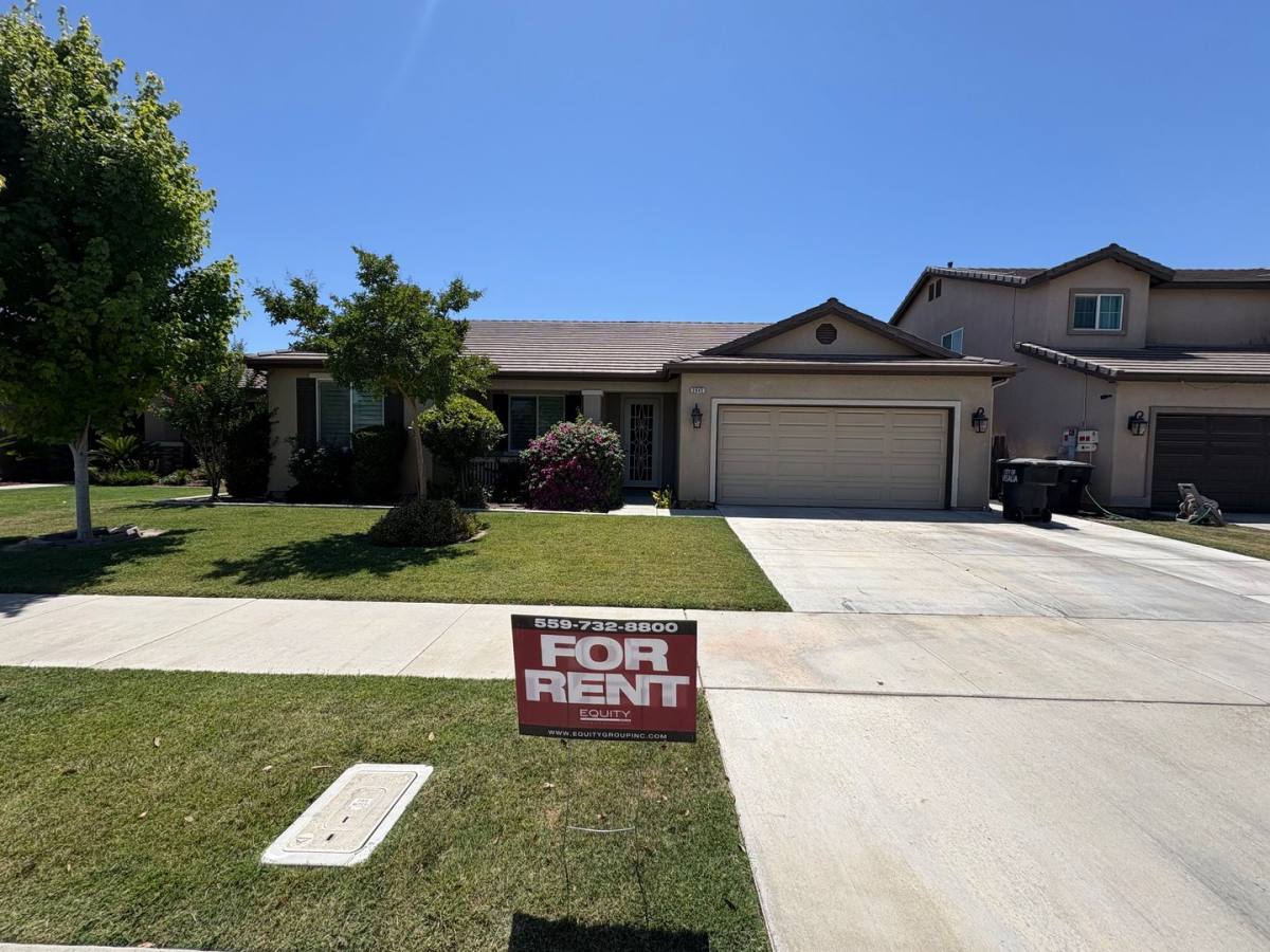 House for rent at 2945 SE Sunnyside St, Visalia, CA 93292