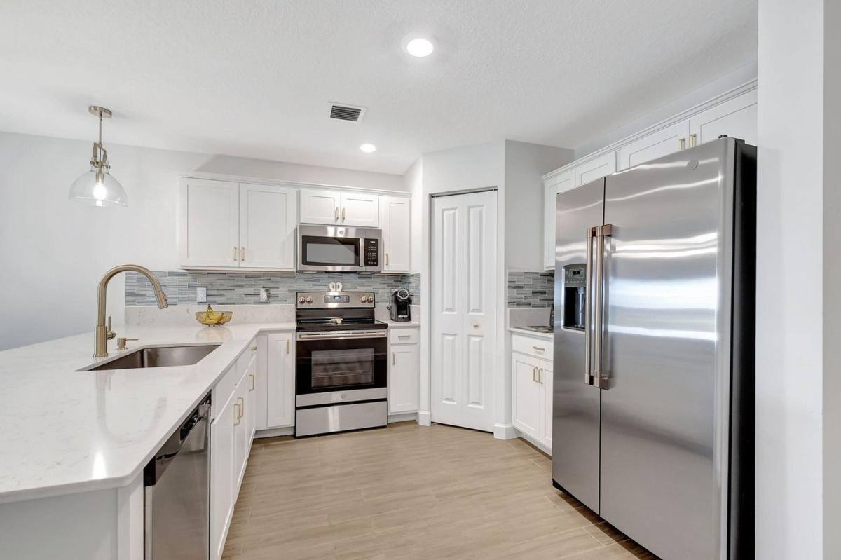 Townhouse for rent at 6013 Woods Edge Circle, Palm Beach Gardens, FL 33410